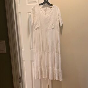 Women's White V-Neck Tiered Maxi Dress